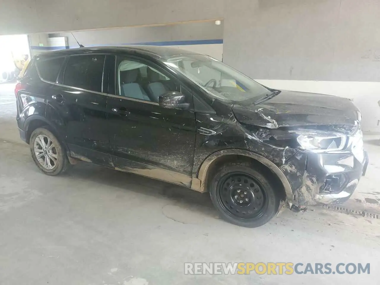 4 Photograph of a damaged car 1FMCU0GD3KUA07915 FORD ESCAPE 2019