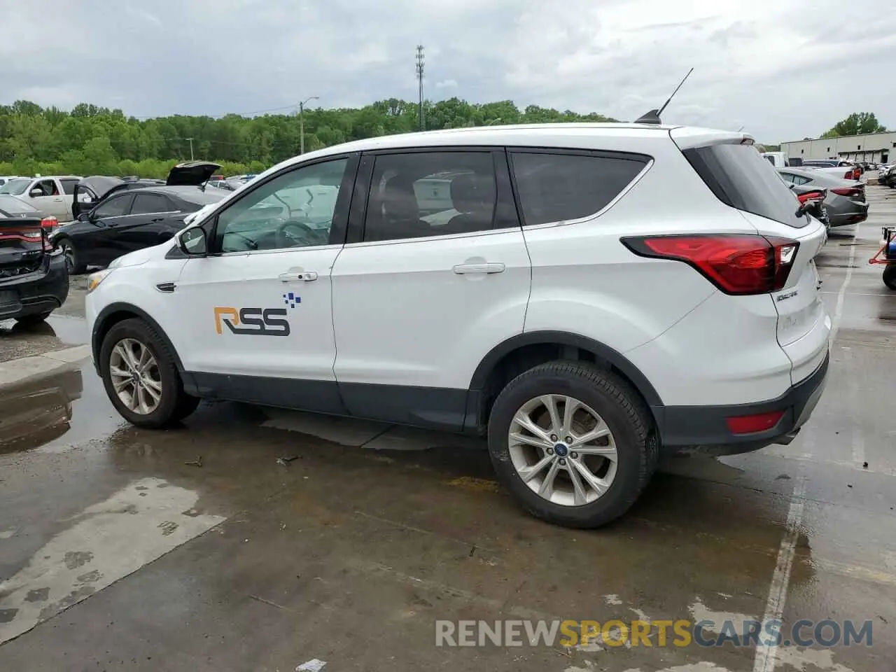 2 Photograph of a damaged car 1FMCU0GD3KUA15268 FORD ESCAPE 2019