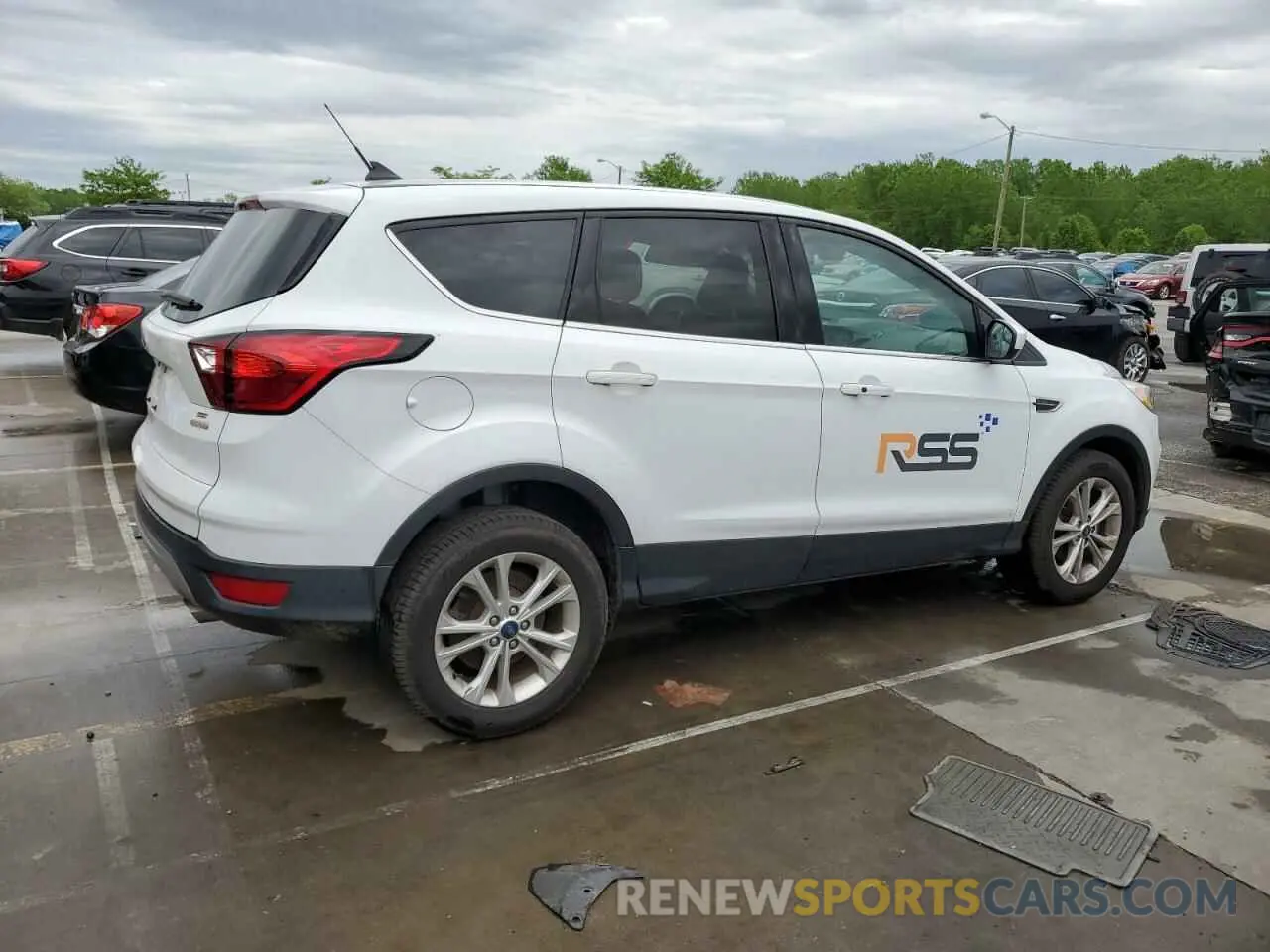 3 Photograph of a damaged car 1FMCU0GD3KUA15268 FORD ESCAPE 2019