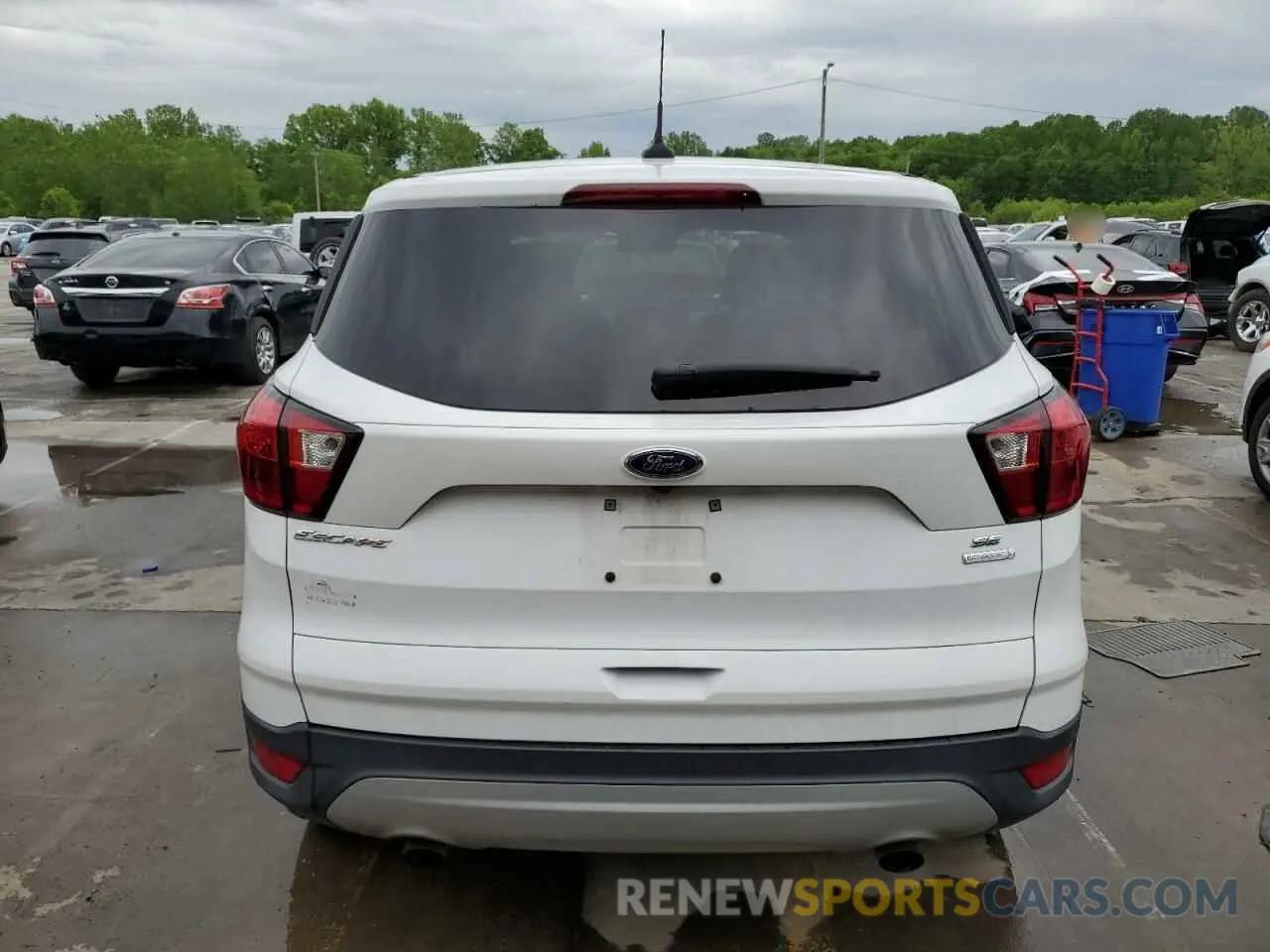 6 Photograph of a damaged car 1FMCU0GD3KUA15268 FORD ESCAPE 2019