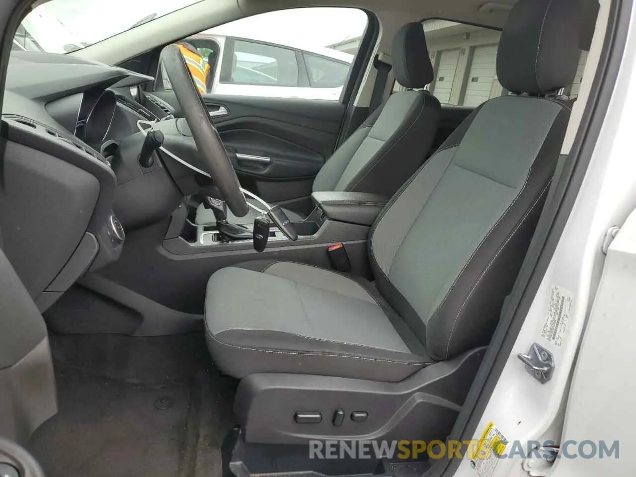 7 Photograph of a damaged car 1FMCU0GD3KUA15268 FORD ESCAPE 2019