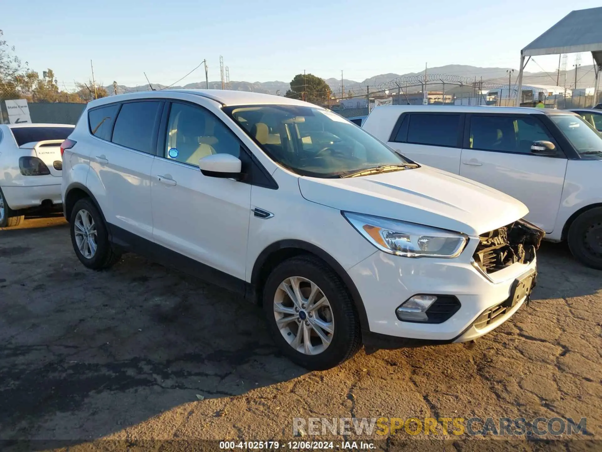 1 Photograph of a damaged car 1FMCU0GD3KUA20180 FORD ESCAPE 2019