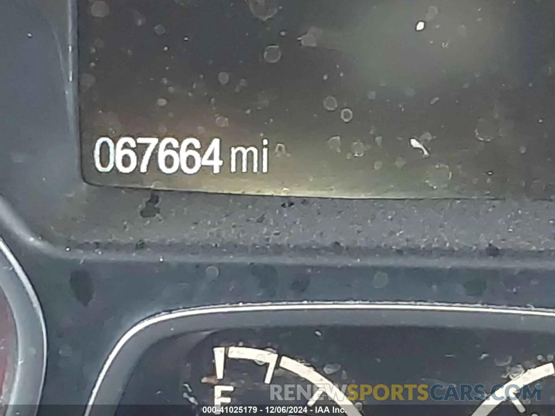 6 Photograph of a damaged car 1FMCU0GD3KUA20180 FORD ESCAPE 2019
