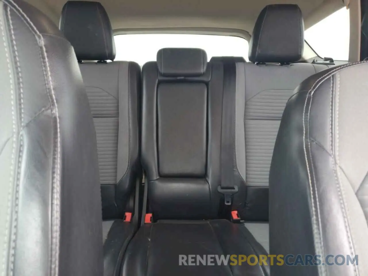 10 Photograph of a damaged car 1FMCU0GD3KUA29865 FORD ESCAPE 2019