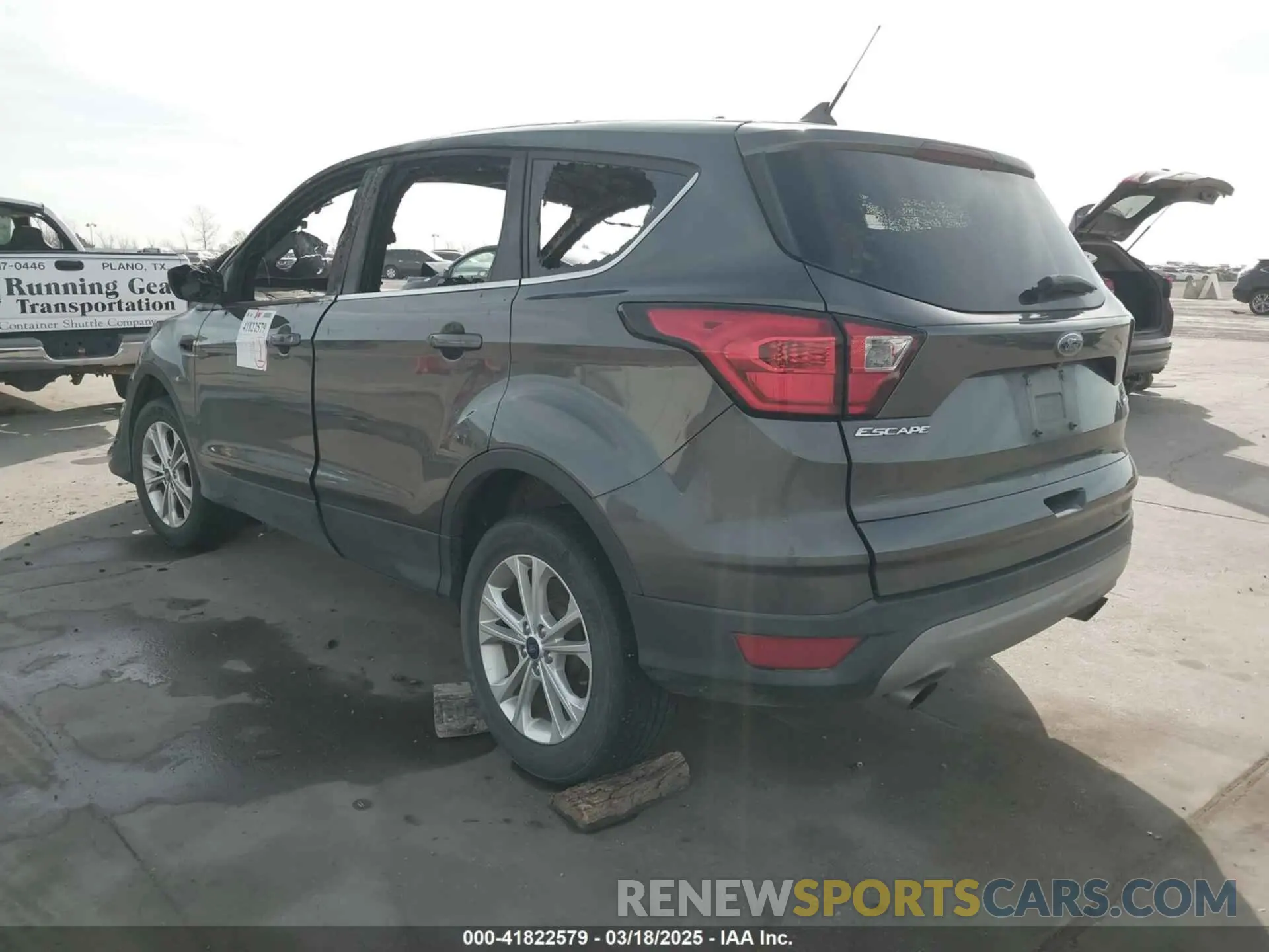 3 Photograph of a damaged car 1FMCU0GD3KUA29977 FORD ESCAPE 2019