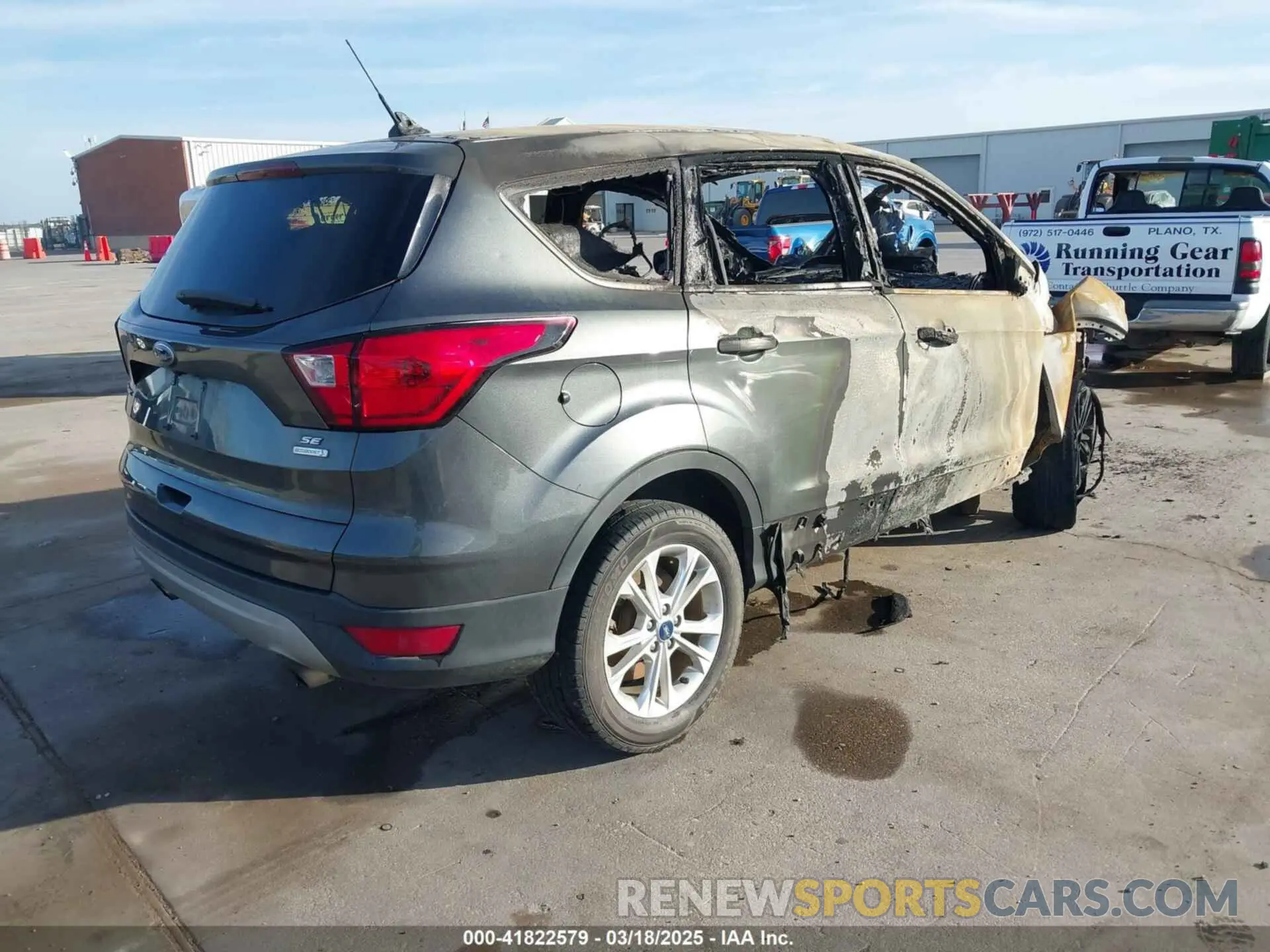 4 Photograph of a damaged car 1FMCU0GD3KUA29977 FORD ESCAPE 2019