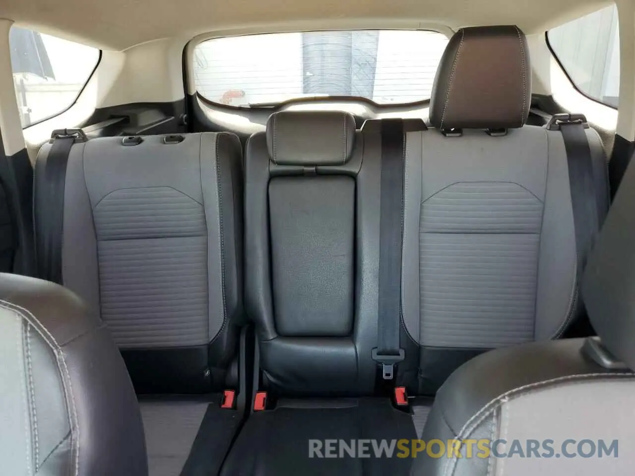 10 Photograph of a damaged car 1FMCU0GD3KUA38680 FORD ESCAPE 2019