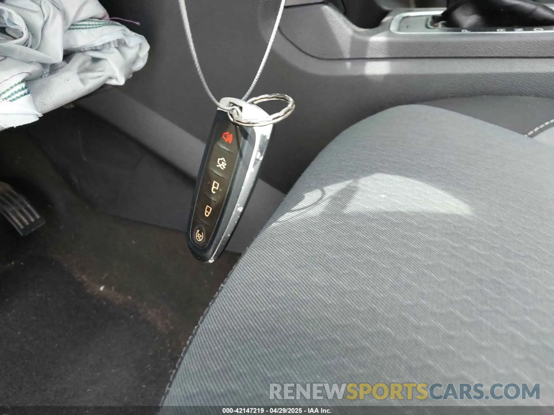 11 Photograph of a damaged car 1FMCU0GD3KUA40915 FORD ESCAPE 2019