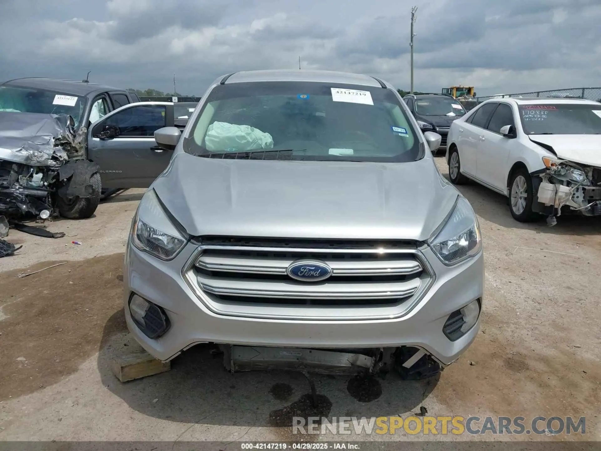 12 Photograph of a damaged car 1FMCU0GD3KUA40915 FORD ESCAPE 2019