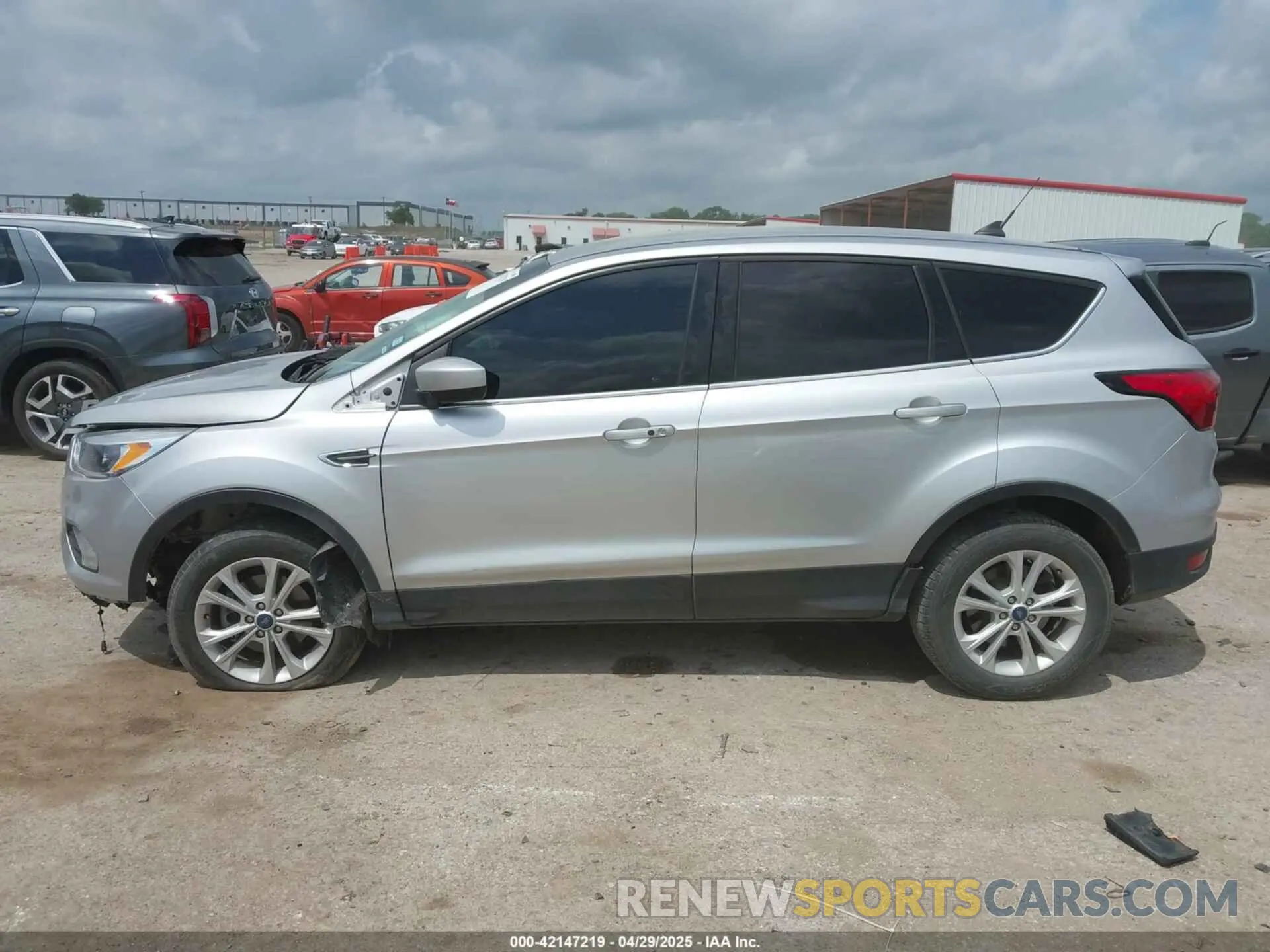 14 Photograph of a damaged car 1FMCU0GD3KUA40915 FORD ESCAPE 2019