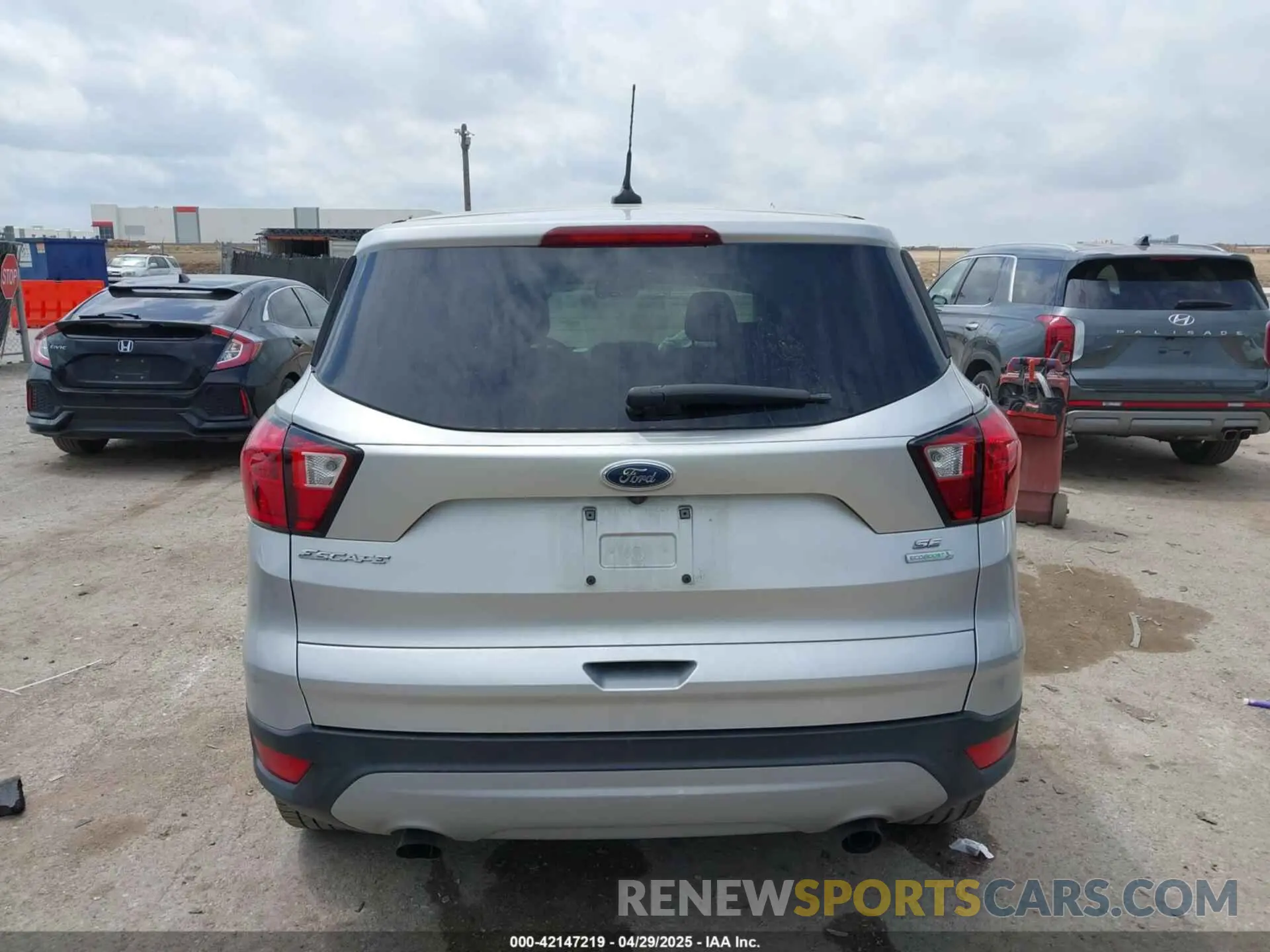 16 Photograph of a damaged car 1FMCU0GD3KUA40915 FORD ESCAPE 2019