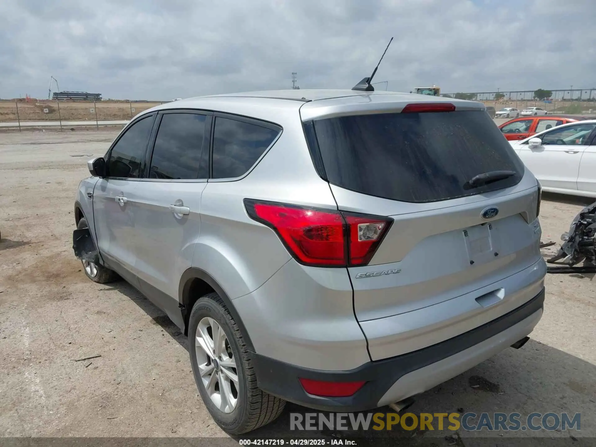 3 Photograph of a damaged car 1FMCU0GD3KUA40915 FORD ESCAPE 2019