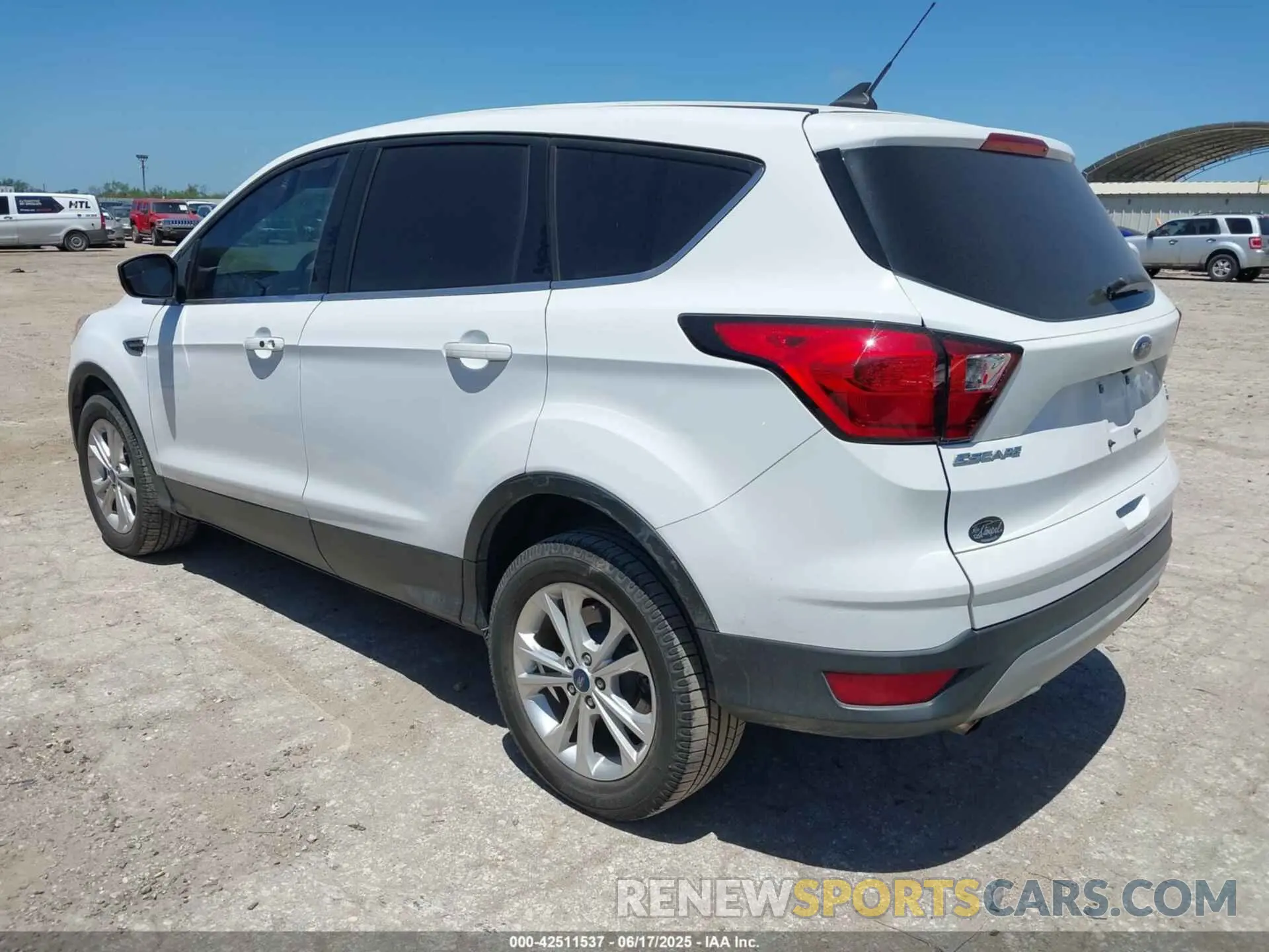 3 Photograph of a damaged car 1FMCU0GD3KUA62879 FORD ESCAPE 2019
