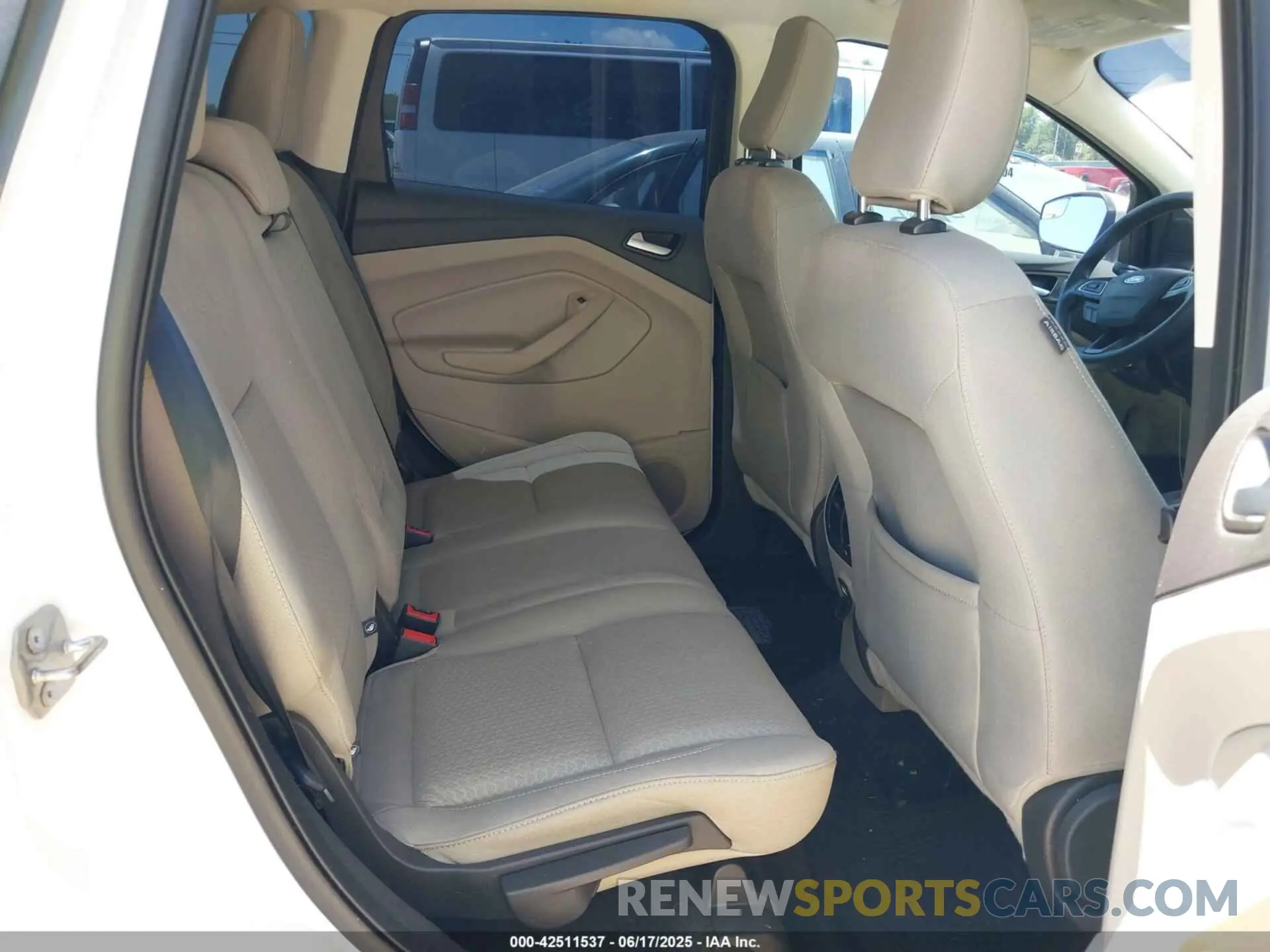 8 Photograph of a damaged car 1FMCU0GD3KUA62879 FORD ESCAPE 2019