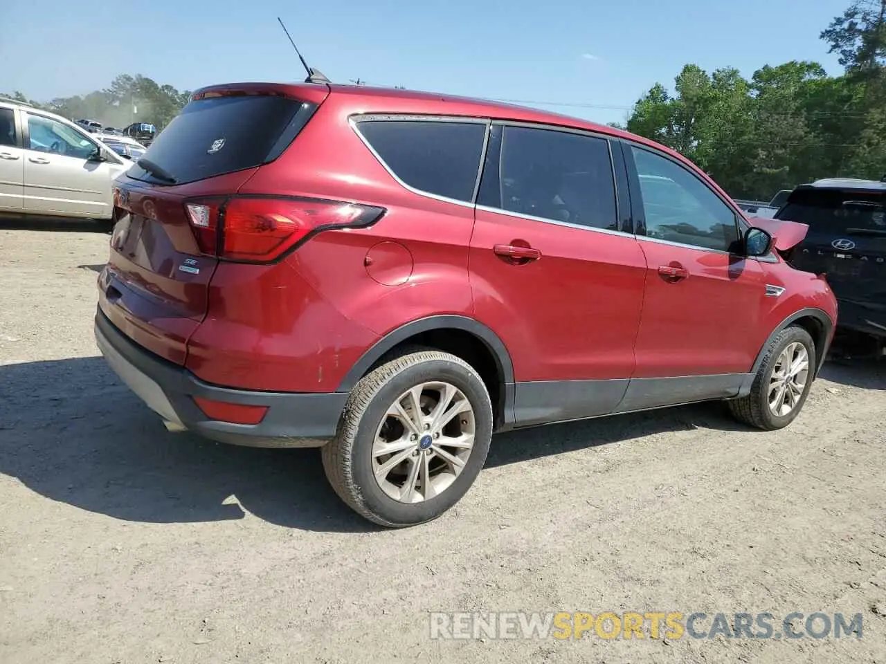 3 Photograph of a damaged car 1FMCU0GD3KUA67774 FORD ESCAPE 2019
