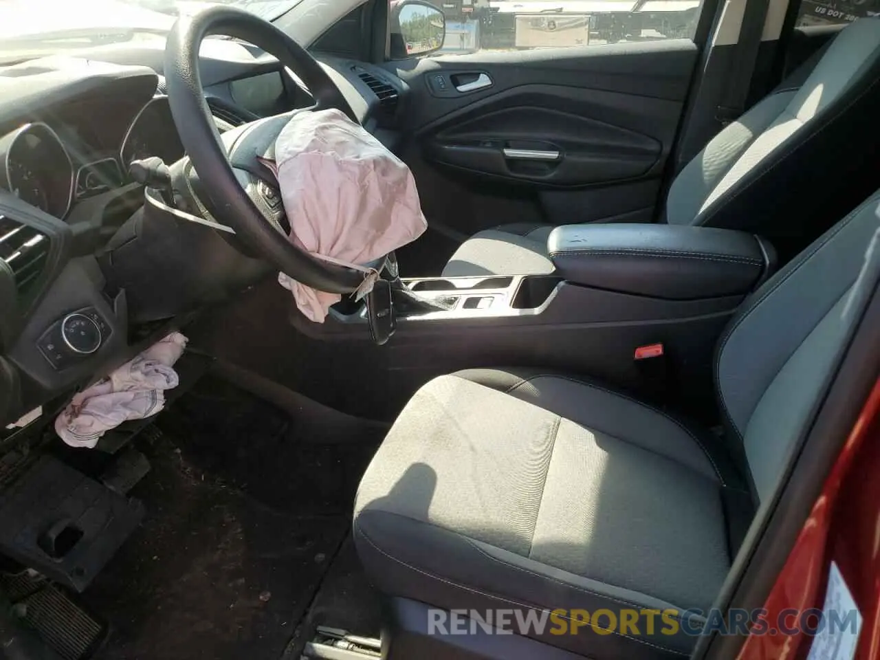 7 Photograph of a damaged car 1FMCU0GD3KUA67774 FORD ESCAPE 2019