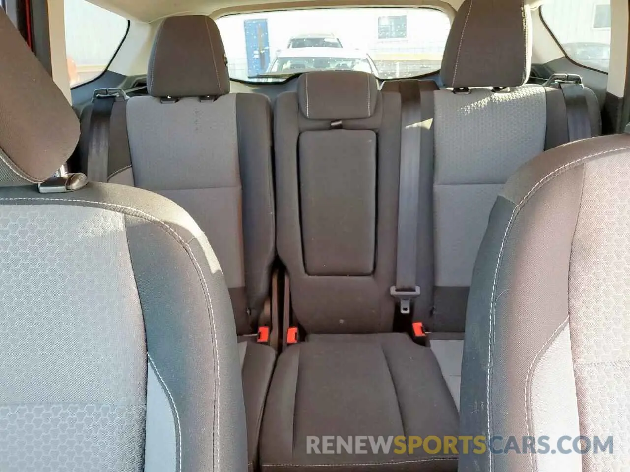 10 Photograph of a damaged car 1FMCU0GD3KUA71131 FORD ESCAPE 2019