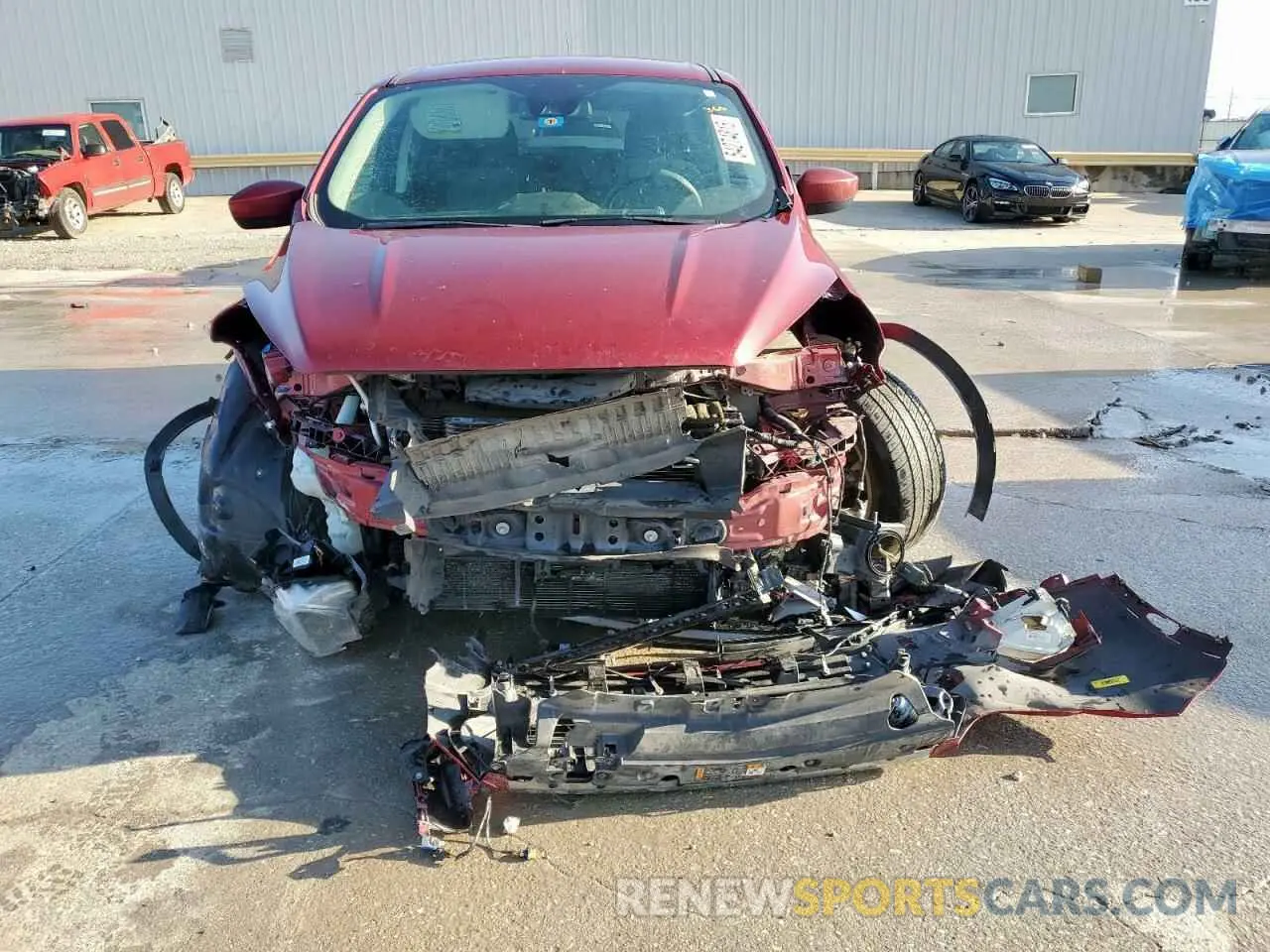 5 Photograph of a damaged car 1FMCU0GD3KUA71131 FORD ESCAPE 2019