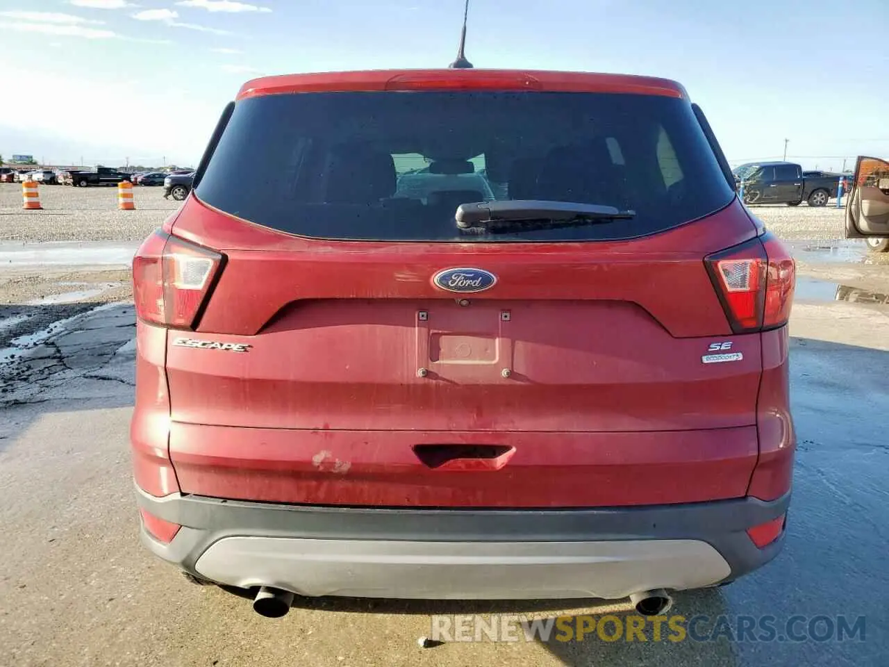 6 Photograph of a damaged car 1FMCU0GD3KUA71131 FORD ESCAPE 2019