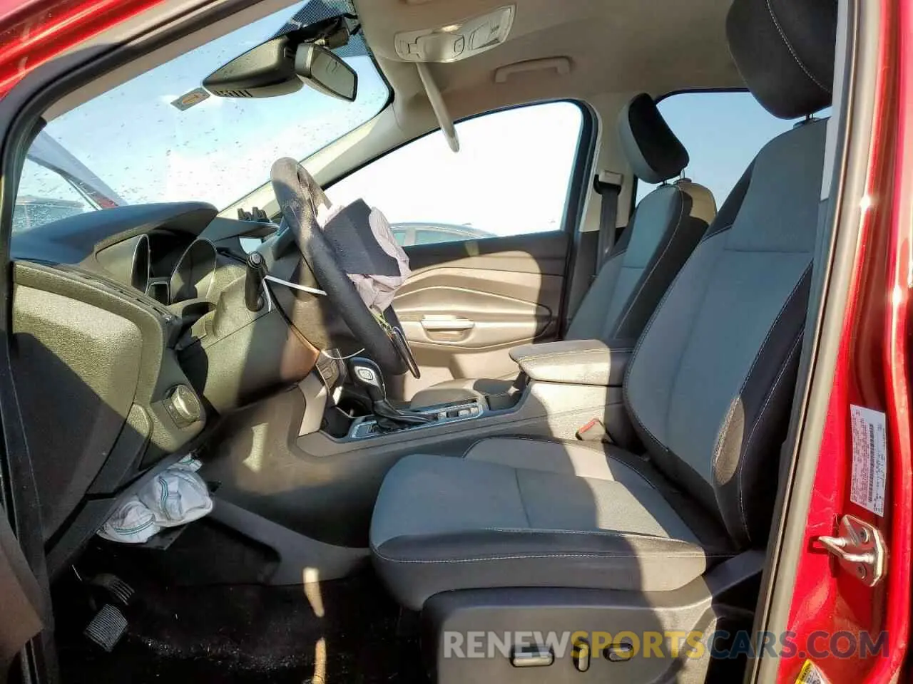 7 Photograph of a damaged car 1FMCU0GD3KUA71131 FORD ESCAPE 2019
