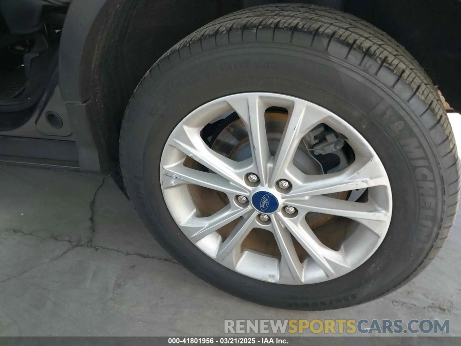 20 Photograph of a damaged car 1FMCU0GD3KUA71923 FORD ESCAPE 2019