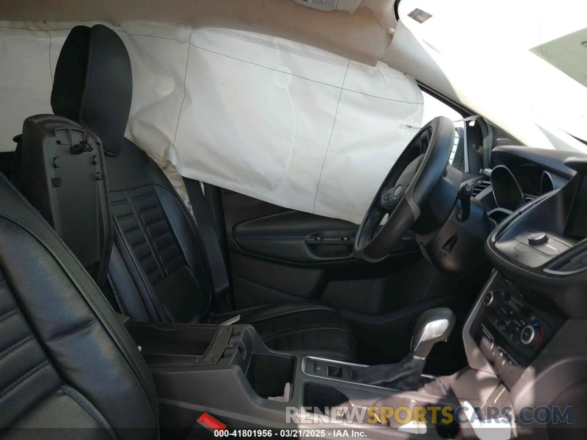 5 Photograph of a damaged car 1FMCU0GD3KUA71923 FORD ESCAPE 2019