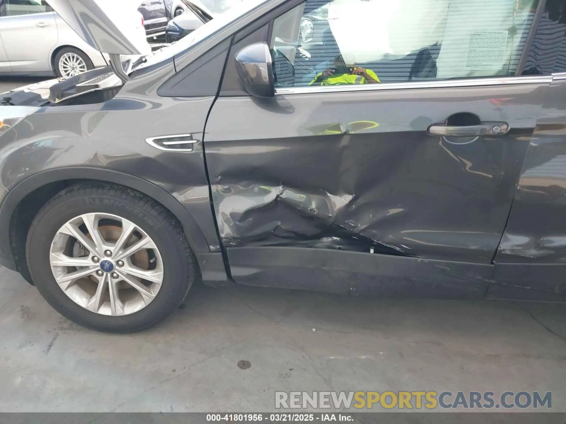 6 Photograph of a damaged car 1FMCU0GD3KUA71923 FORD ESCAPE 2019