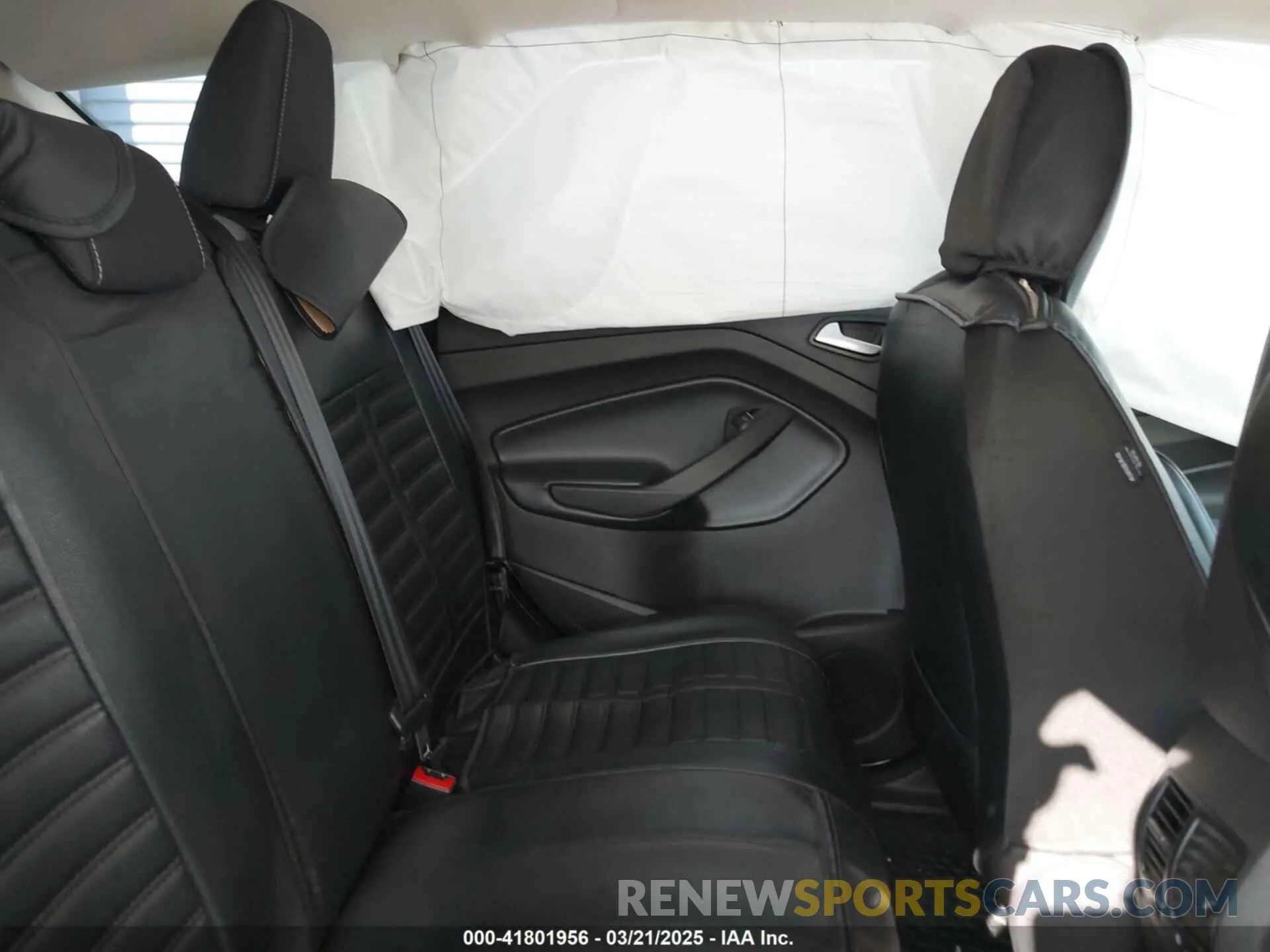 8 Photograph of a damaged car 1FMCU0GD3KUA71923 FORD ESCAPE 2019