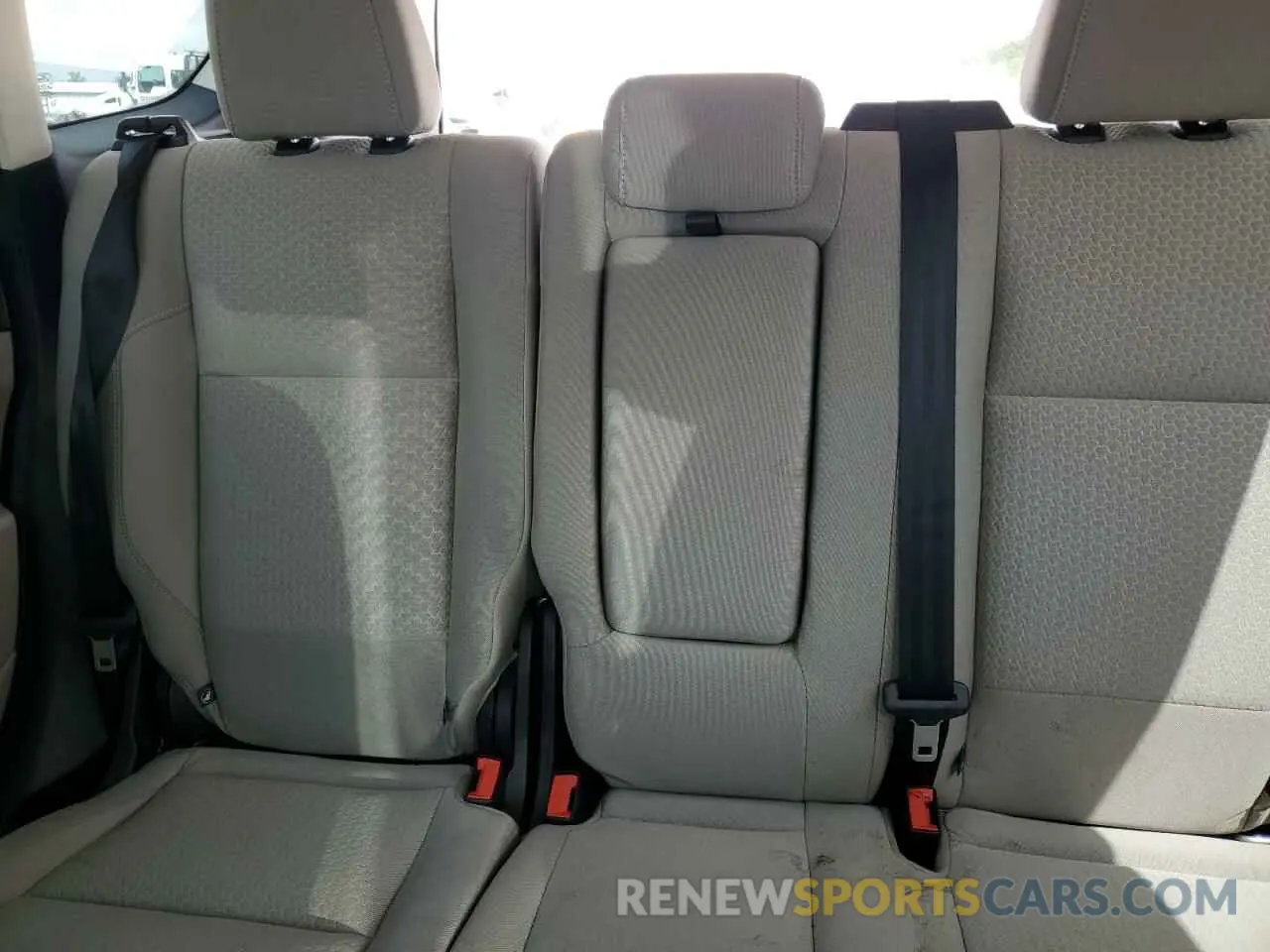 10 Photograph of a damaged car 1FMCU0GD3KUA75356 FORD ESCAPE 2019