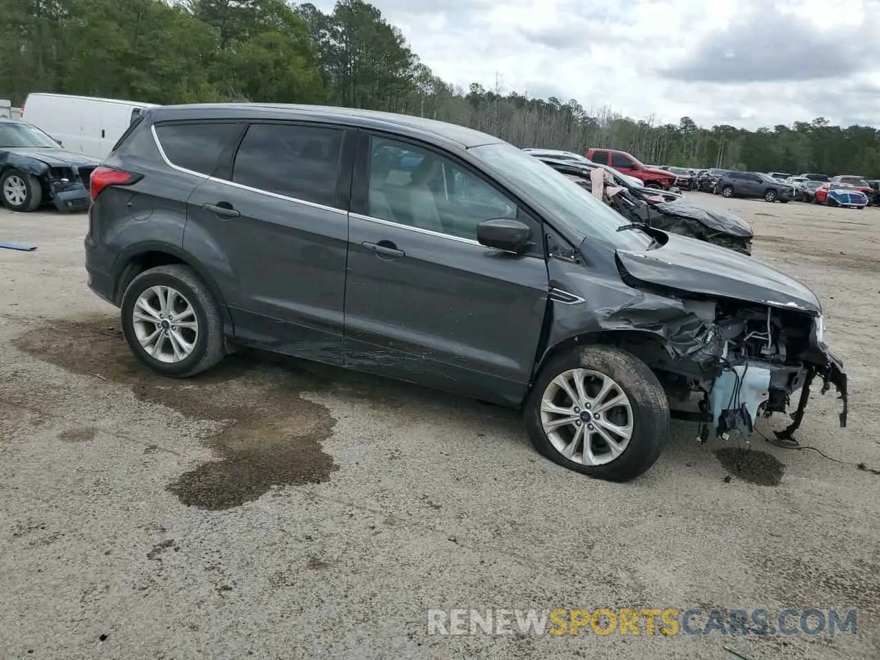 4 Photograph of a damaged car 1FMCU0GD3KUA75356 FORD ESCAPE 2019