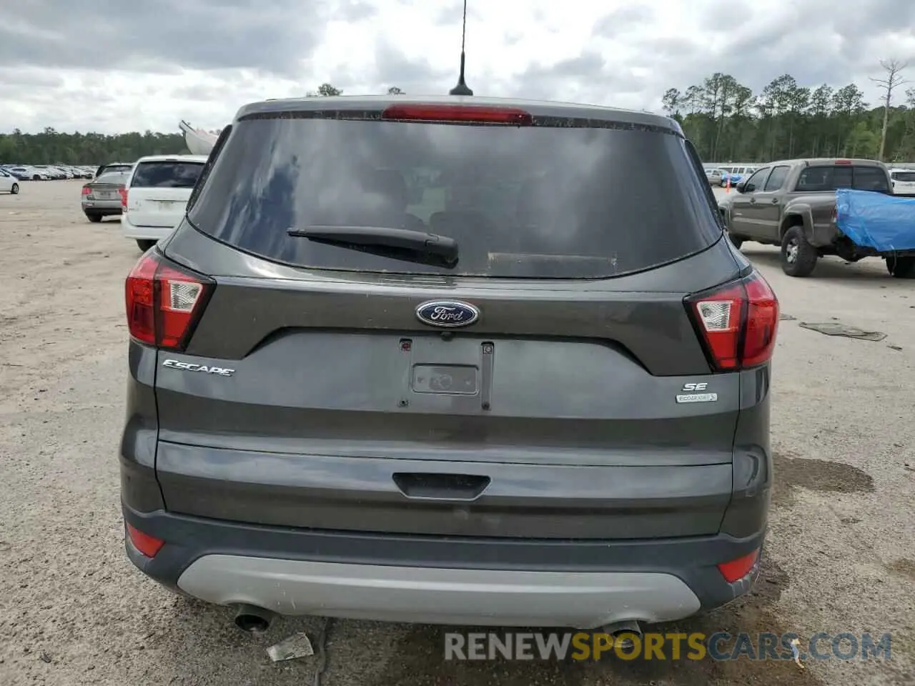 6 Photograph of a damaged car 1FMCU0GD3KUA75356 FORD ESCAPE 2019