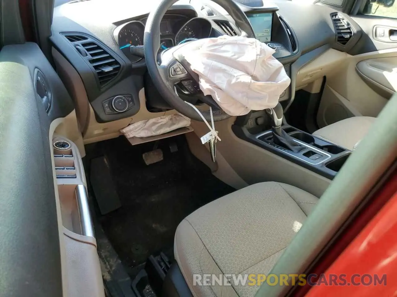 8 Photograph of a damaged car 1FMCU0GD3KUA89399 FORD ESCAPE 2019