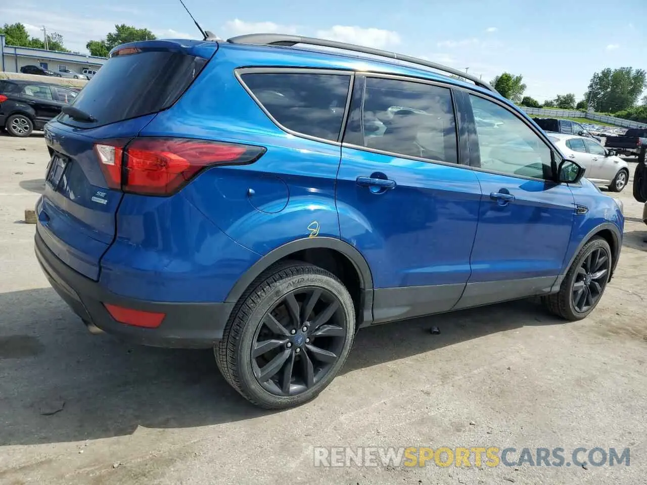 3 Photograph of a damaged car 1FMCU0GD3KUB03012 FORD ESCAPE 2019