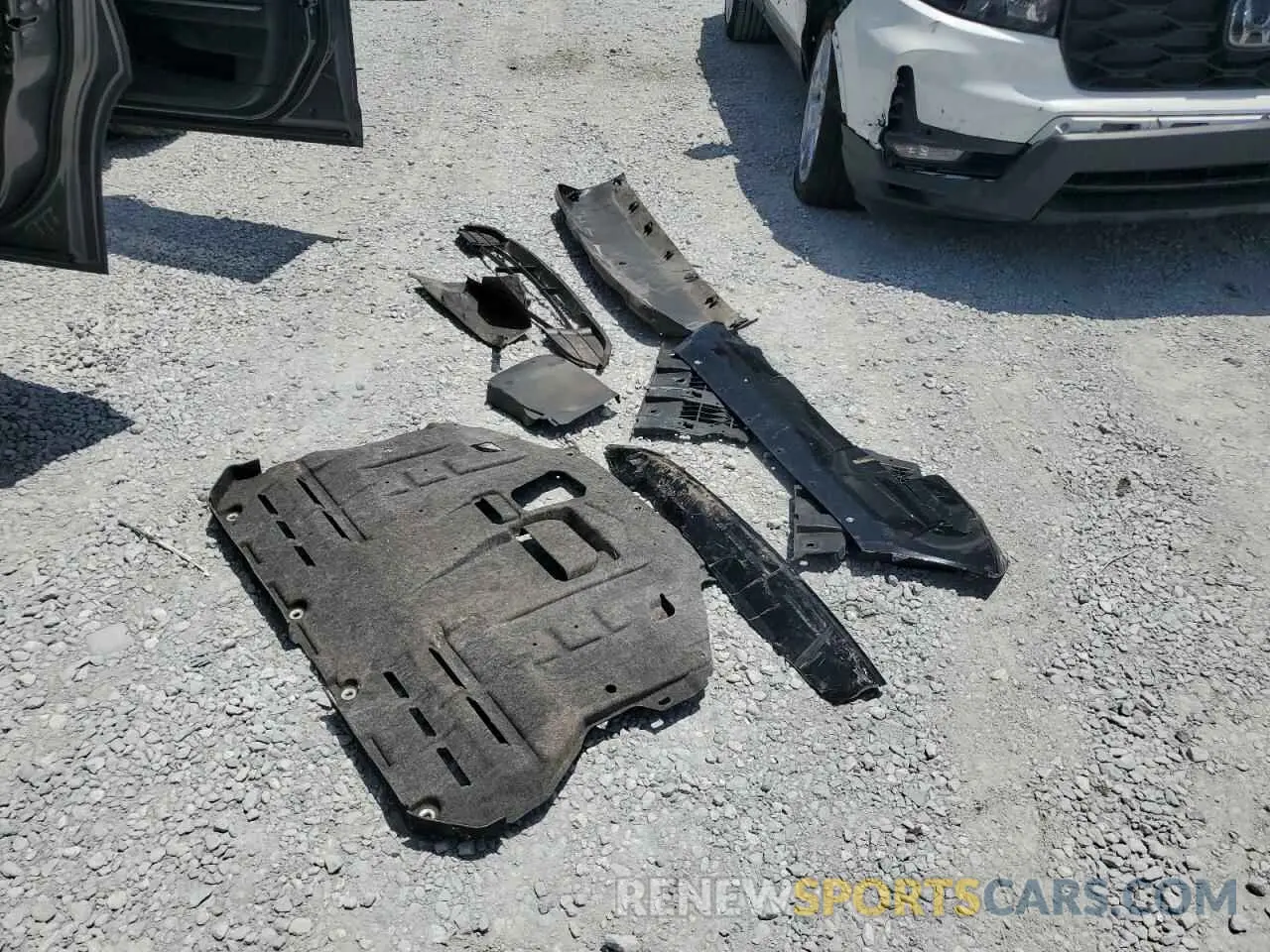 13 Photograph of a damaged car 1FMCU0GD3KUB08906 FORD ESCAPE 2019