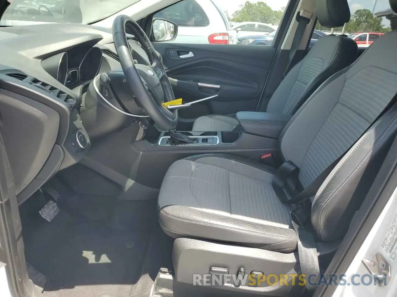 7 Photograph of a damaged car 1FMCU0GD3KUB08906 FORD ESCAPE 2019