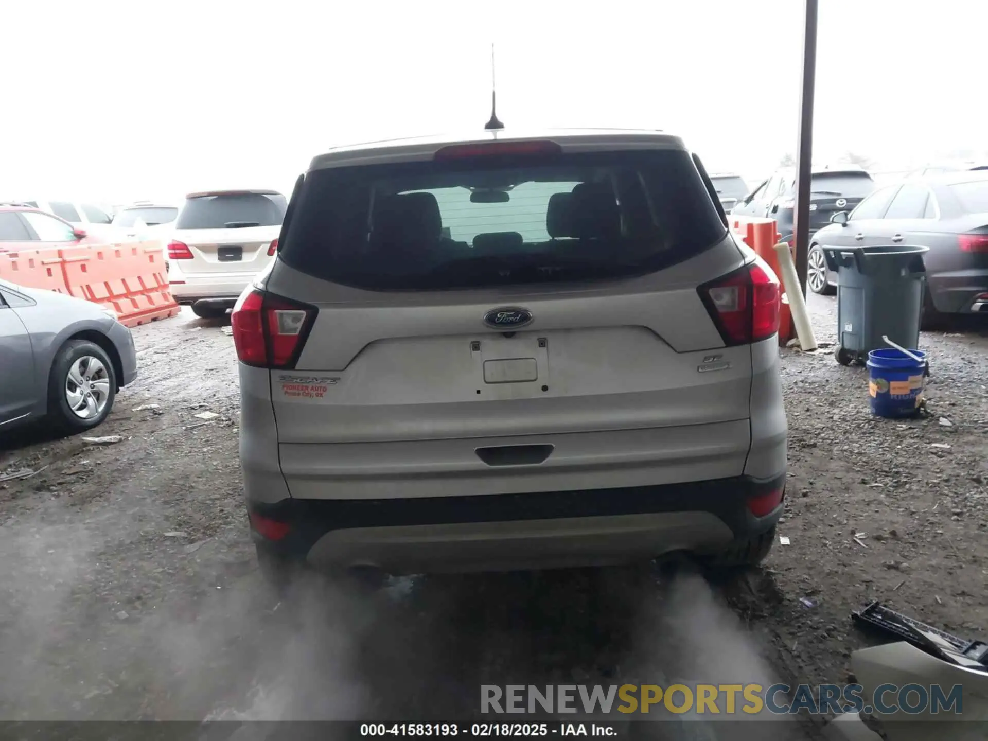16 Photograph of a damaged car 1FMCU0GD3KUB10025 FORD ESCAPE 2019