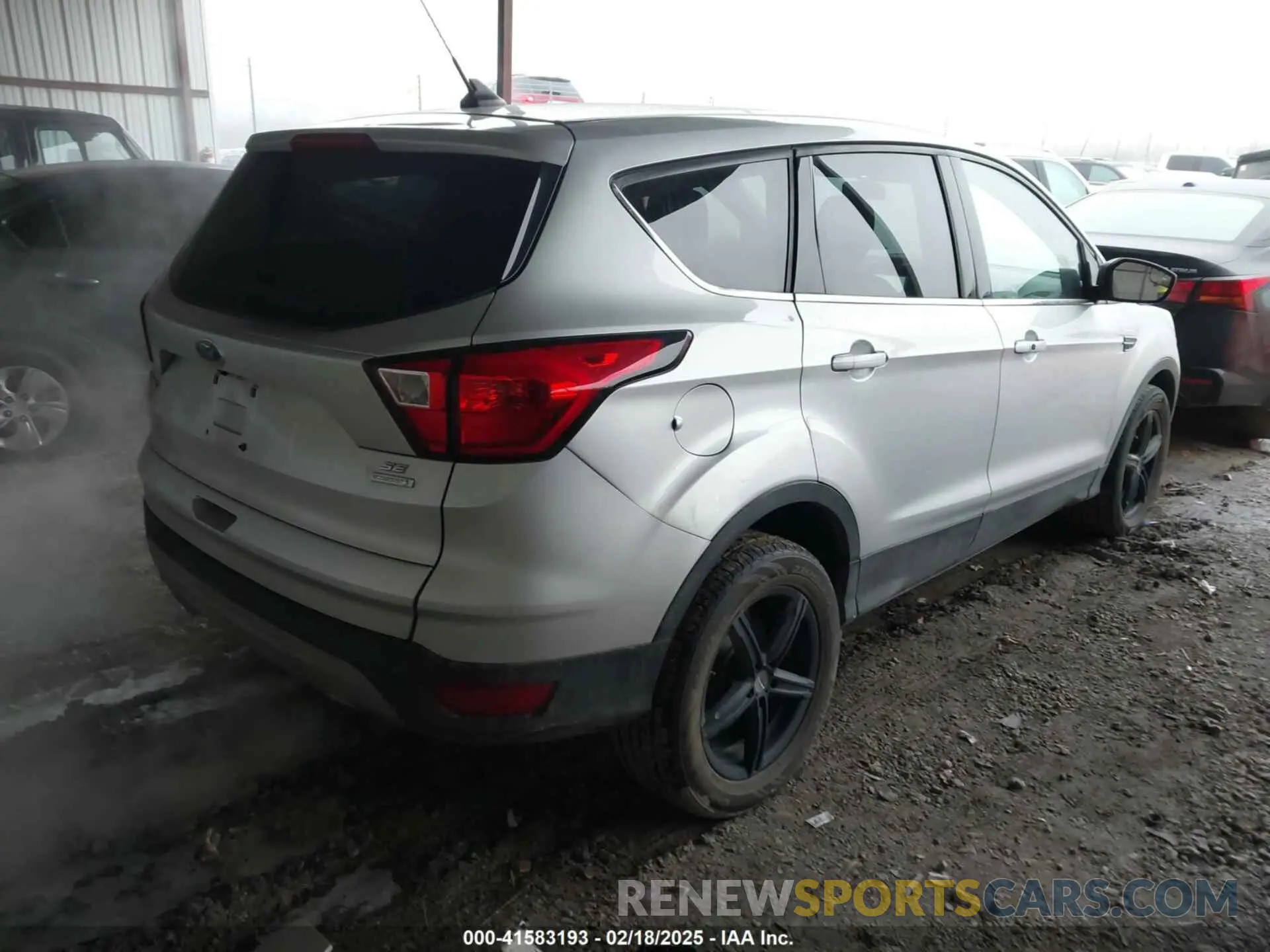 4 Photograph of a damaged car 1FMCU0GD3KUB10025 FORD ESCAPE 2019