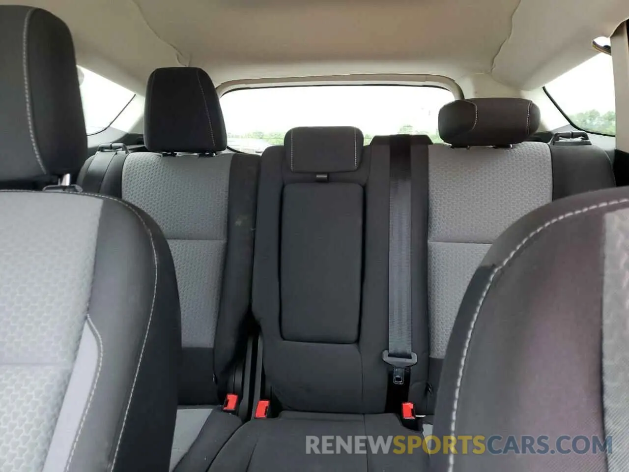 10 Photograph of a damaged car 1FMCU0GD3KUB10932 FORD ESCAPE 2019