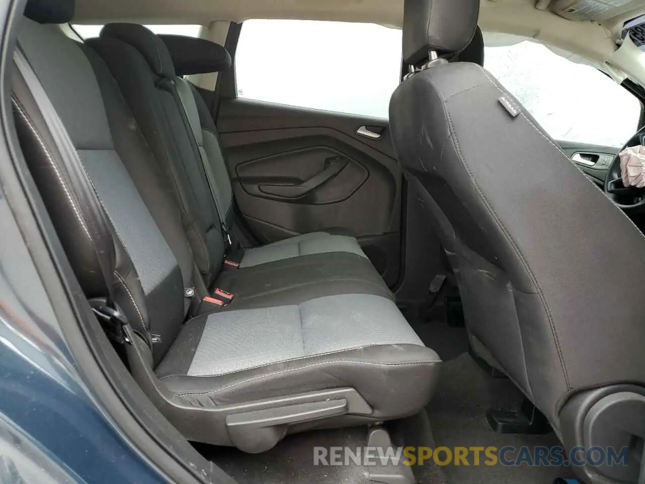 11 Photograph of a damaged car 1FMCU0GD3KUB10932 FORD ESCAPE 2019
