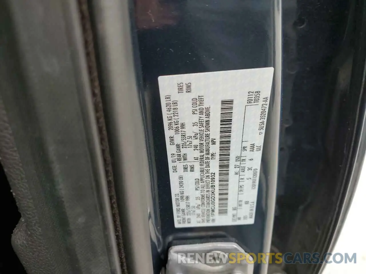 13 Photograph of a damaged car 1FMCU0GD3KUB10932 FORD ESCAPE 2019