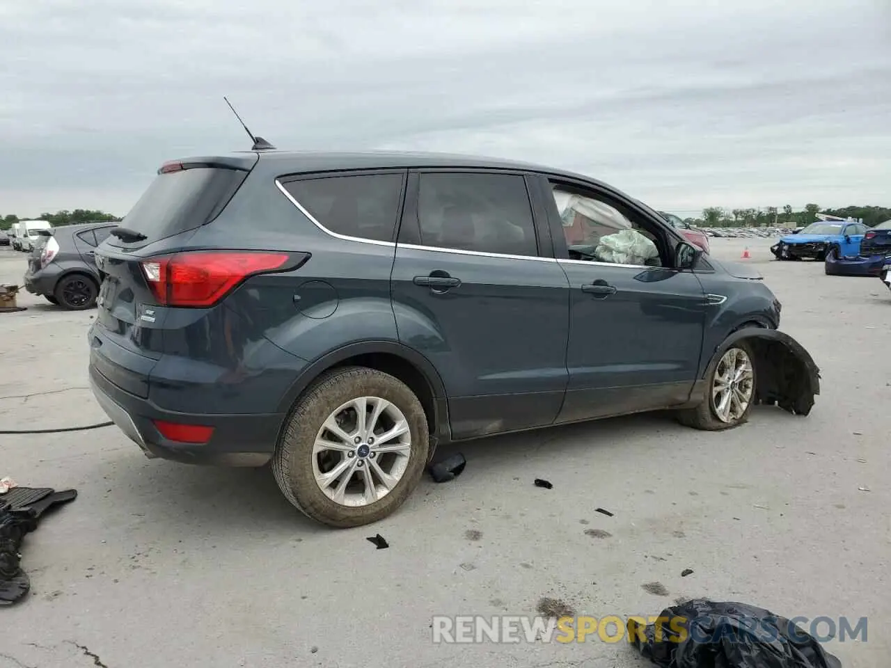 3 Photograph of a damaged car 1FMCU0GD3KUB10932 FORD ESCAPE 2019