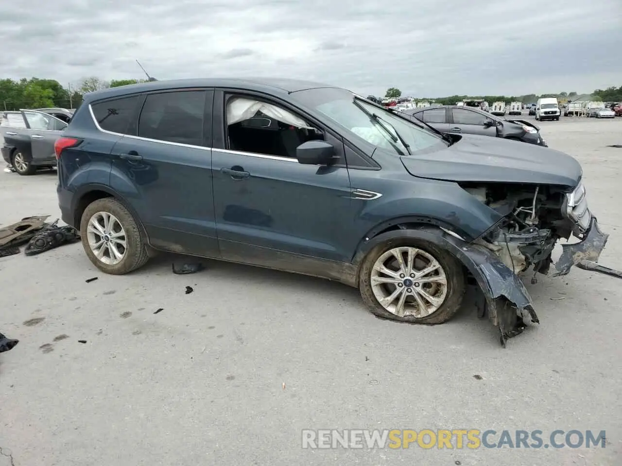 4 Photograph of a damaged car 1FMCU0GD3KUB10932 FORD ESCAPE 2019