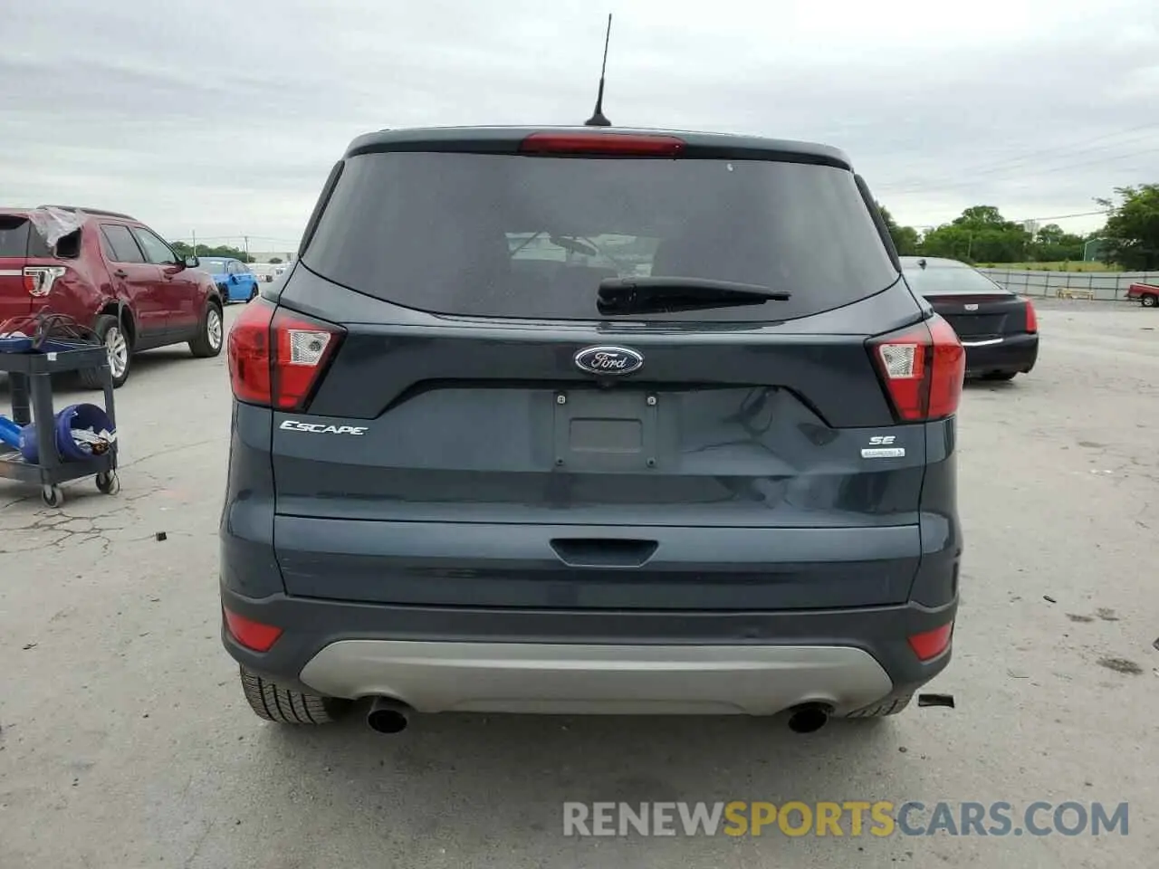 6 Photograph of a damaged car 1FMCU0GD3KUB10932 FORD ESCAPE 2019