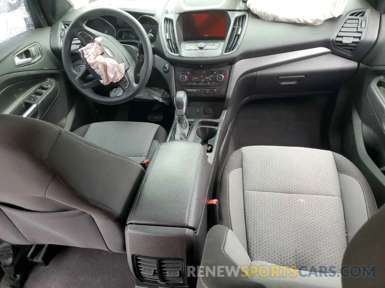 8 Photograph of a damaged car 1FMCU0GD3KUB10932 FORD ESCAPE 2019