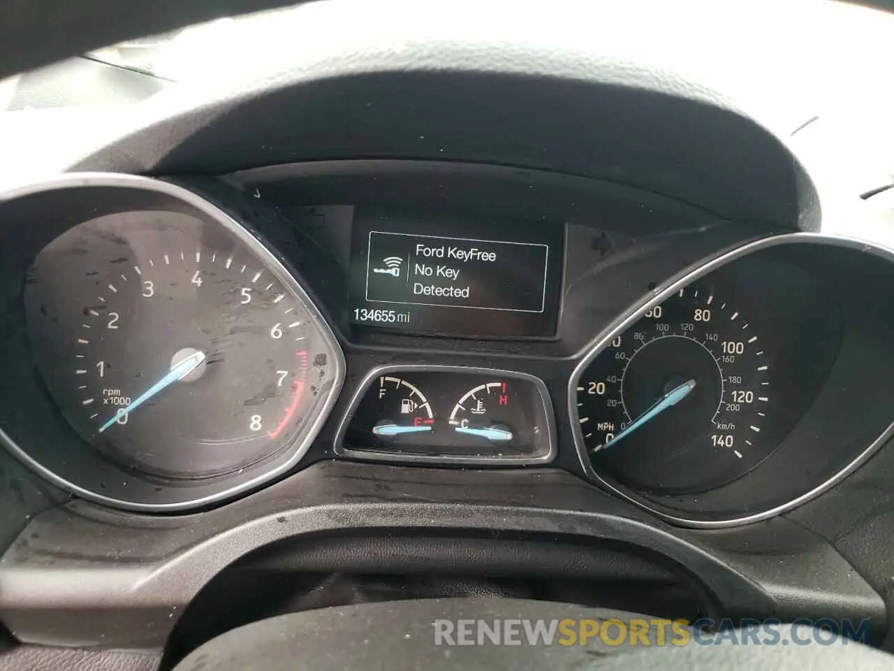 9 Photograph of a damaged car 1FMCU0GD3KUB10932 FORD ESCAPE 2019