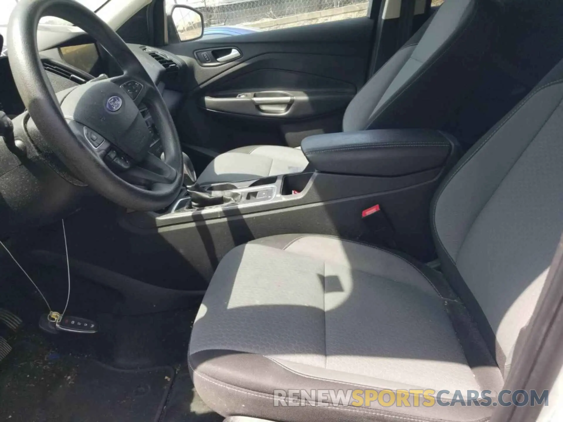 18 Photograph of a damaged car 1FMCU0GD3KUB26080 FORD ESCAPE 2019