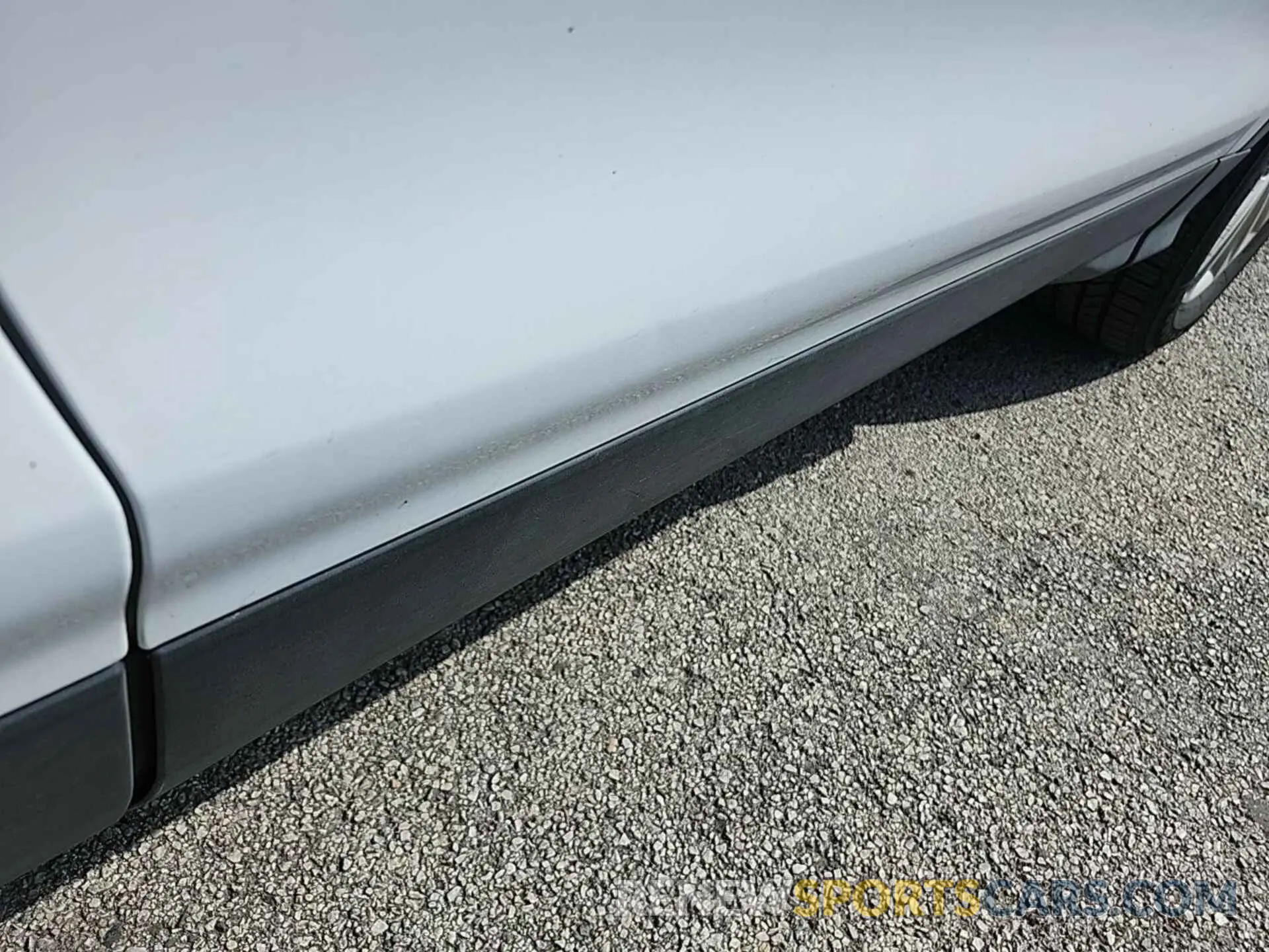 19 Photograph of a damaged car 1FMCU0GD3KUB26080 FORD ESCAPE 2019