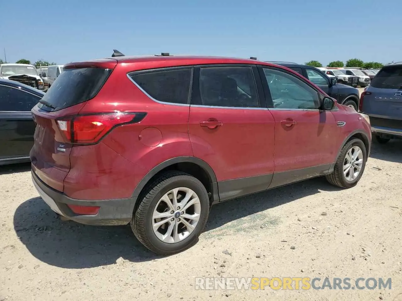 3 Photograph of a damaged car 1FMCU0GD3KUB26225 FORD ESCAPE 2019