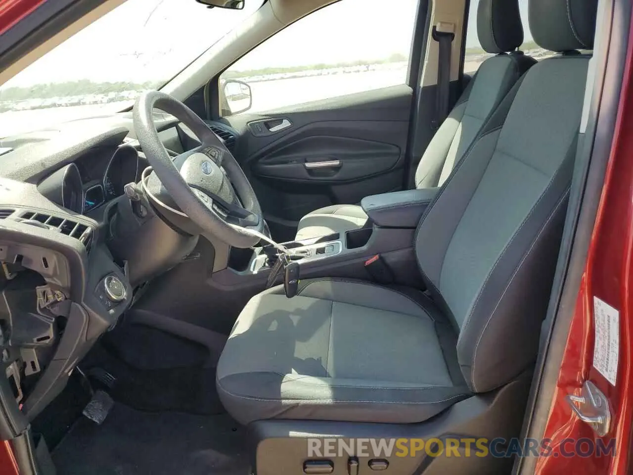 7 Photograph of a damaged car 1FMCU0GD3KUB26225 FORD ESCAPE 2019