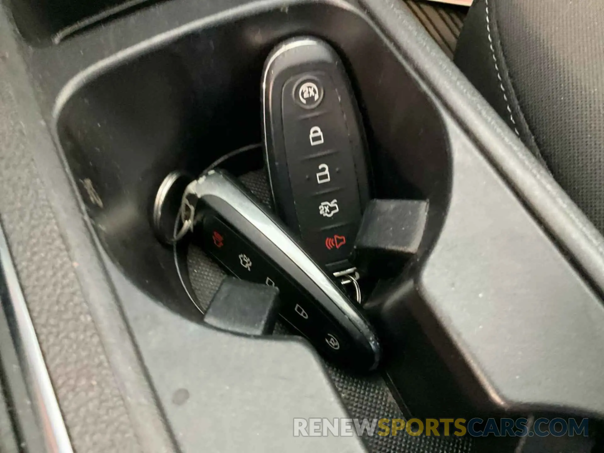 25 Photograph of a damaged car 1FMCU0GD3KUB82343 FORD ESCAPE 2019